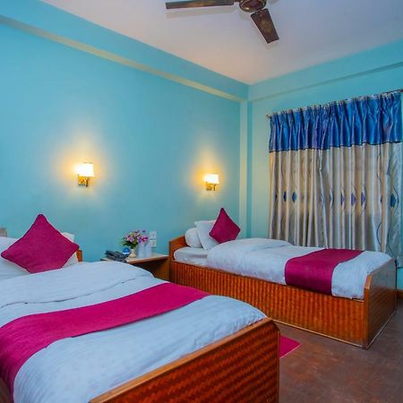 Spot On 445 New Hotel Natureland Pokhara Exteriör bild