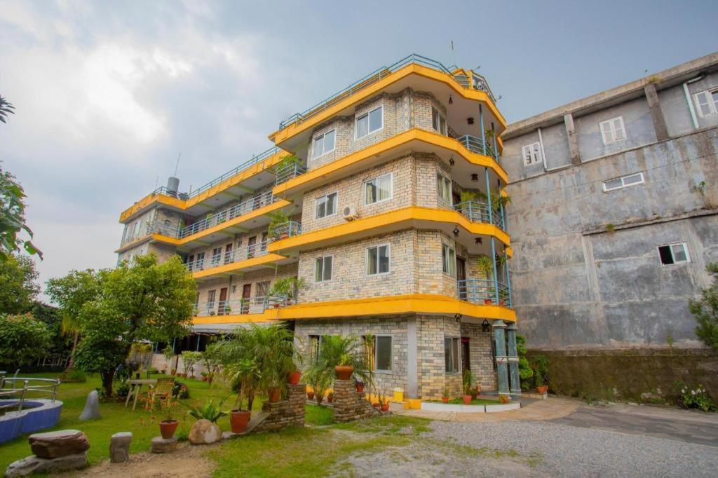 Spot On 445 New Hotel Natureland Pokhara Exteriör bild