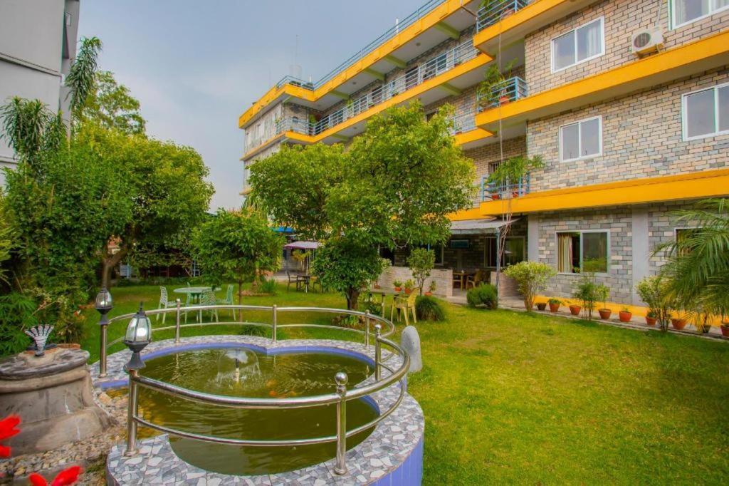 Spot On 445 New Hotel Natureland Pokhara Exteriör bild