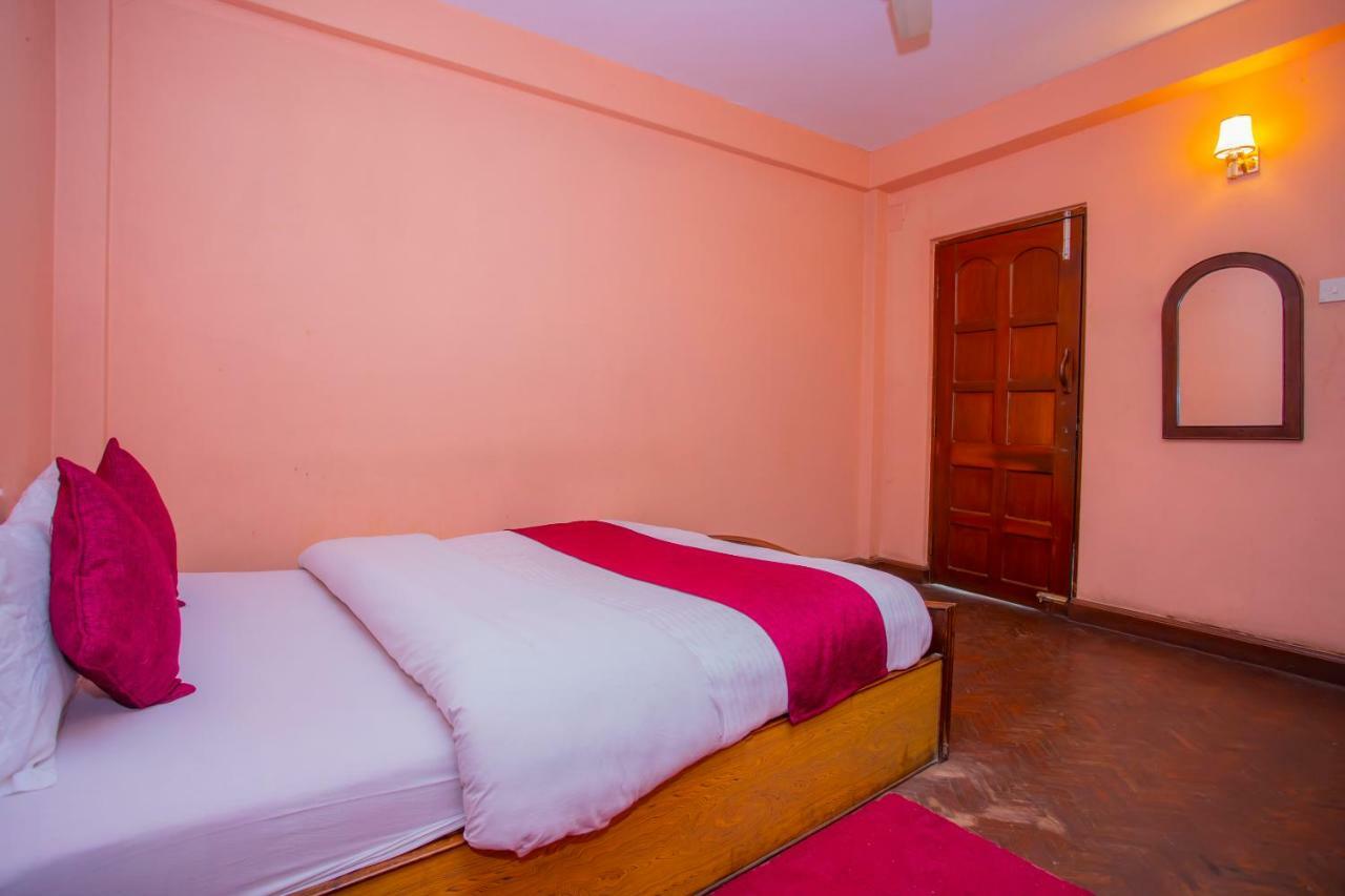 Spot On 445 New Hotel Natureland Pokhara Exteriör bild