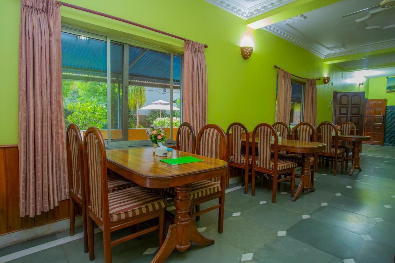 Spot On 445 New Hotel Natureland Pokhara Exteriör bild