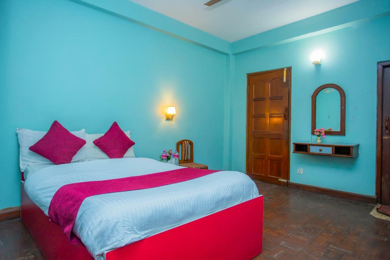 Spot On 445 New Hotel Natureland Pokhara Exteriör bild