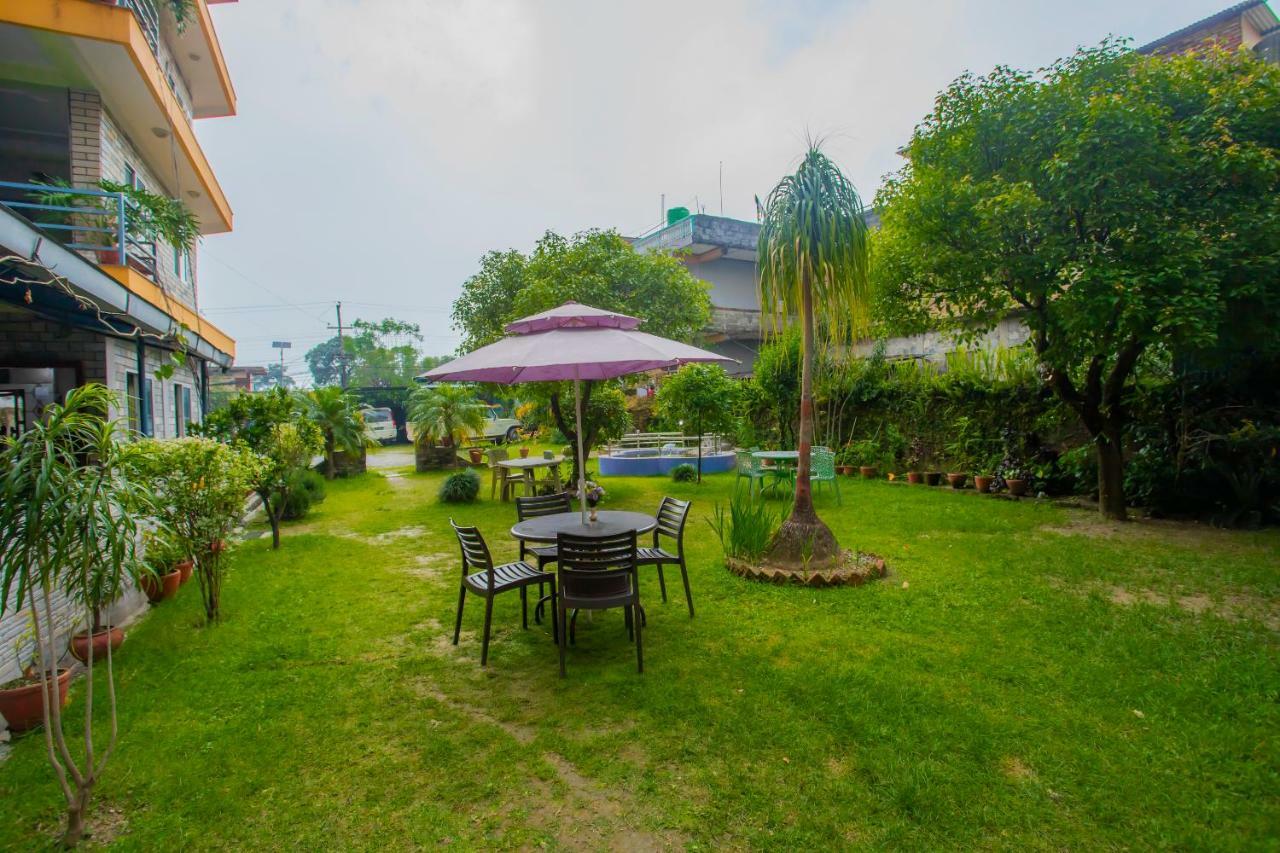 Spot On 445 New Hotel Natureland Pokhara Exteriör bild
