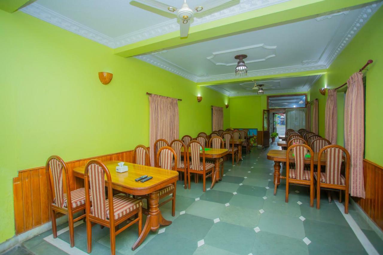 Spot On 445 New Hotel Natureland Pokhara Exteriör bild
