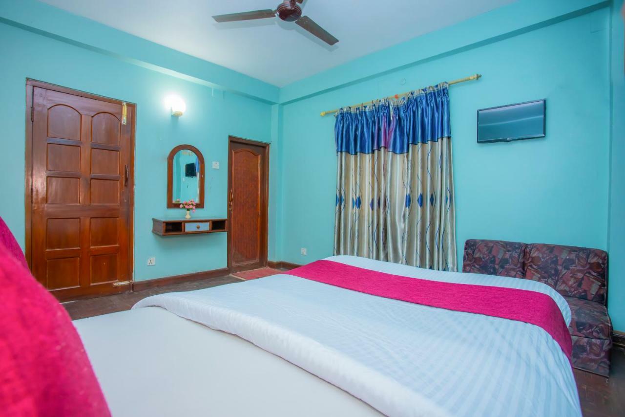 Spot On 445 New Hotel Natureland Pokhara Exteriör bild