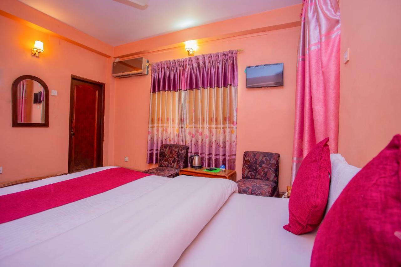 Spot On 445 New Hotel Natureland Pokhara Exteriör bild