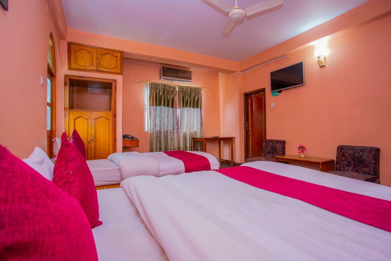 Spot On 445 New Hotel Natureland Pokhara Exteriör bild