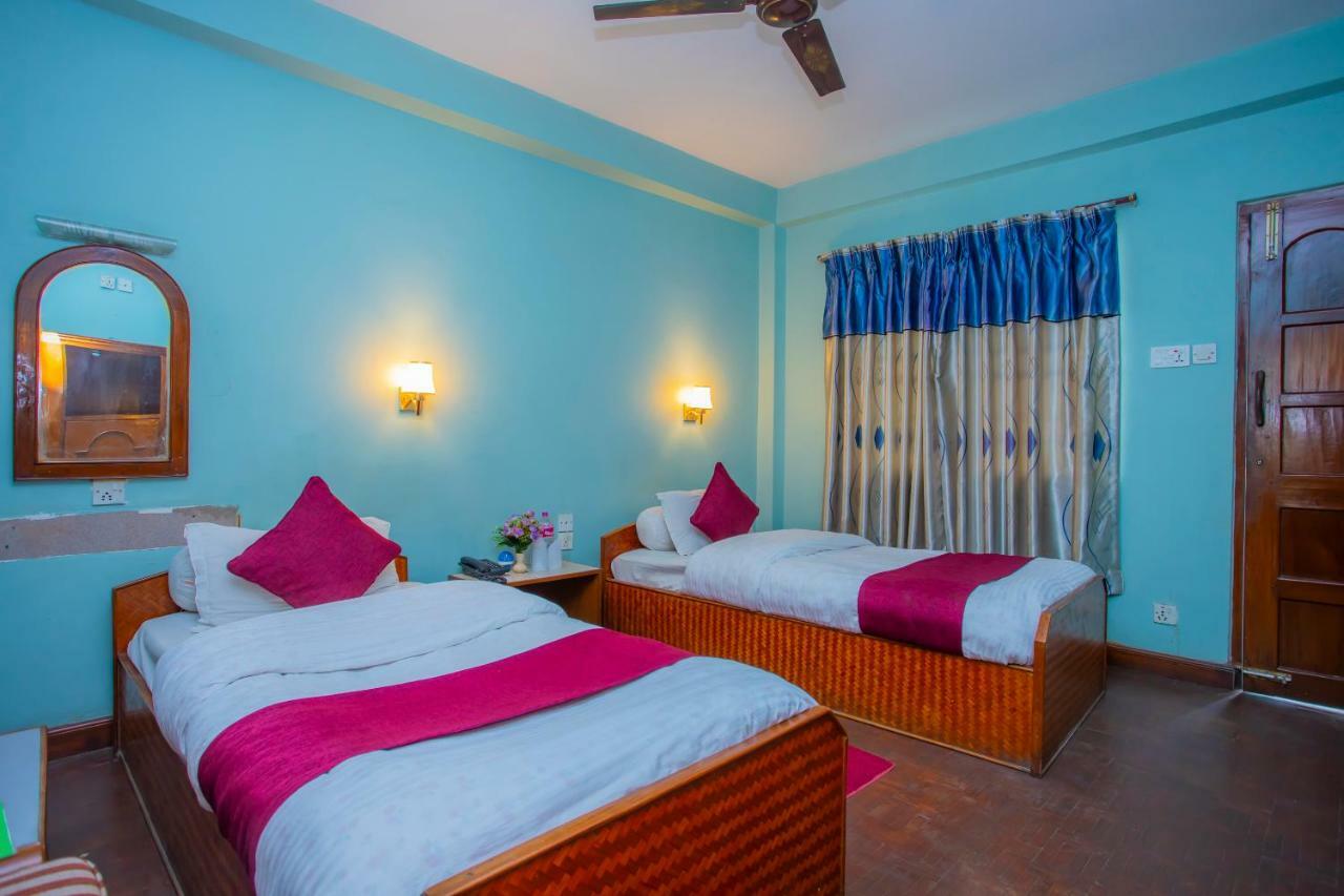 Spot On 445 New Hotel Natureland Pokhara Exteriör bild