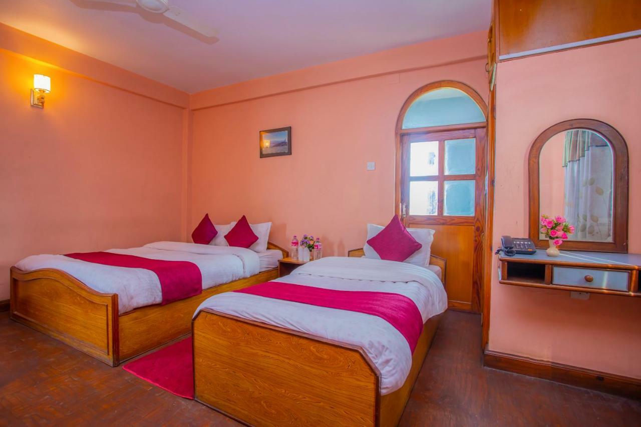 Spot On 445 New Hotel Natureland Pokhara Exteriör bild